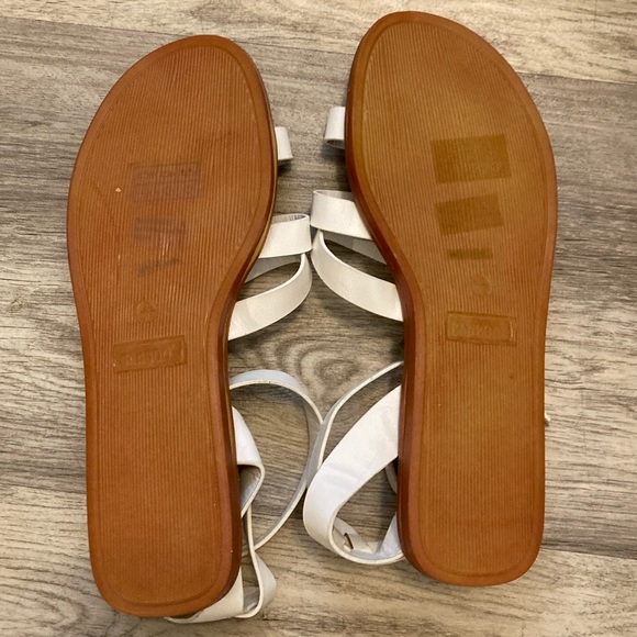 NEW Bamboo Moondance Gladiator Flat Sandals White Strappy Brown Adjustable Strap - Picture 6 of 7